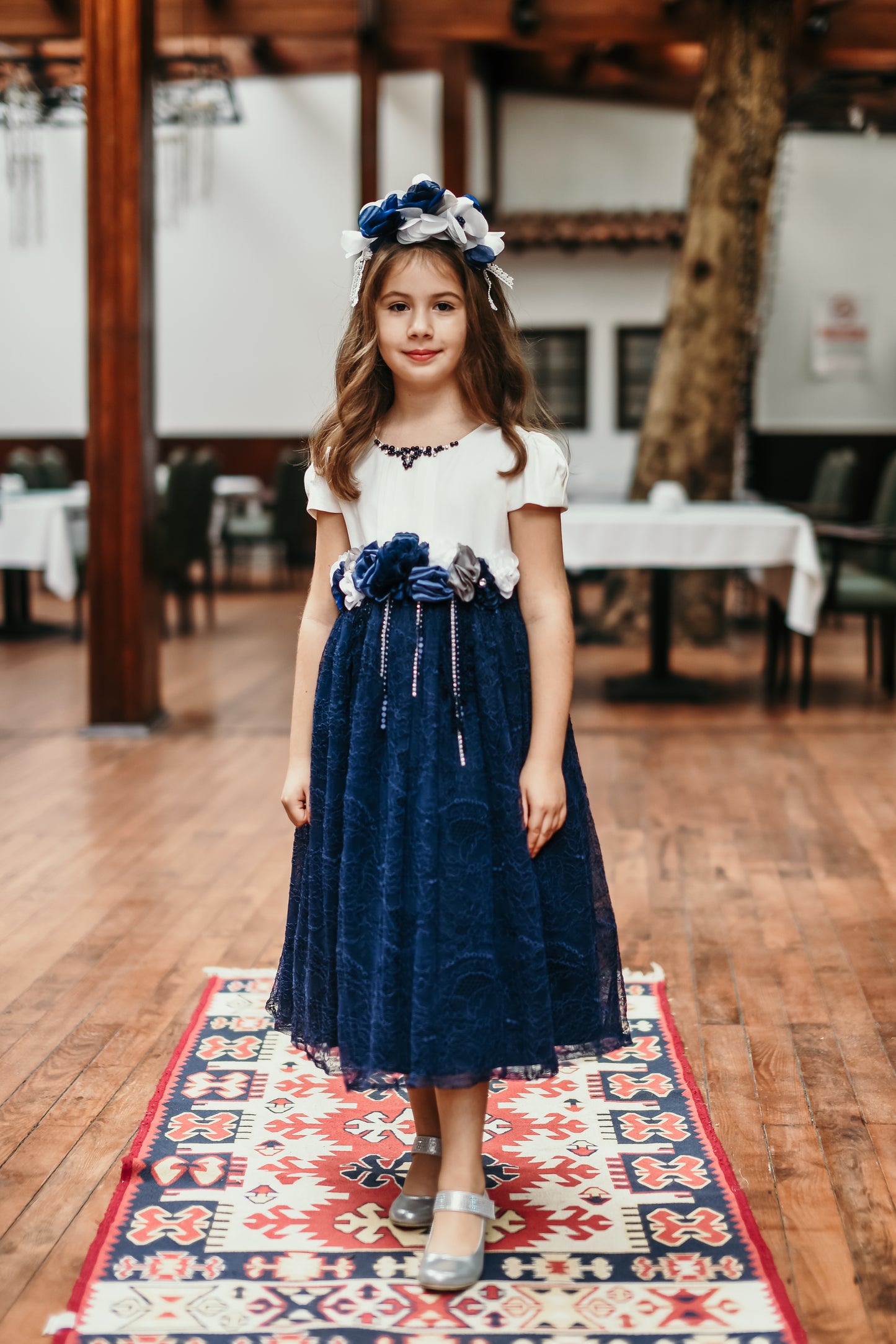 Minifashion, Festkjole til barn, blonderkjole i hvit og mørkeblå
