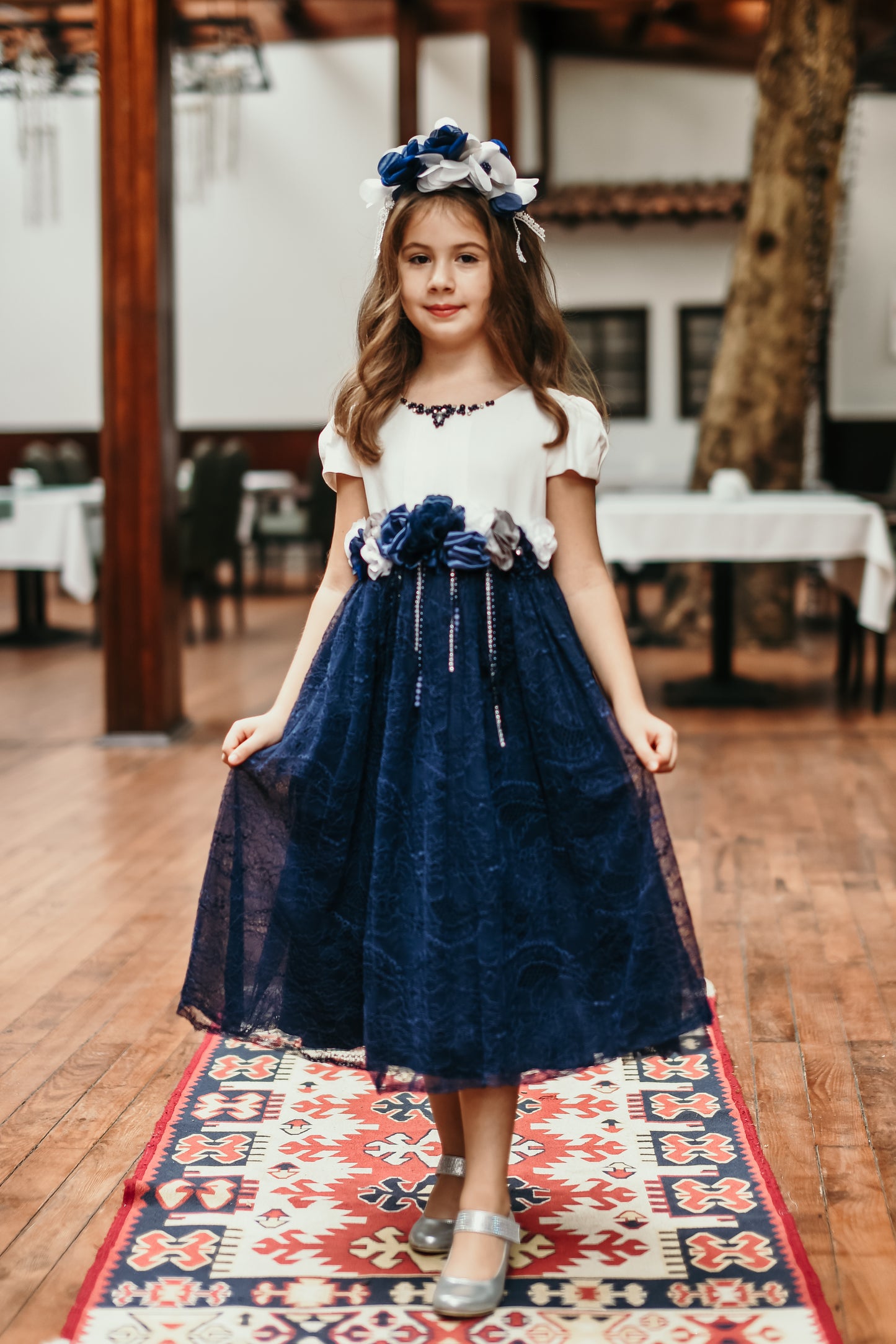 Minifashion, Festkjole til barn, blonderkjole i hvit og mørkeblå