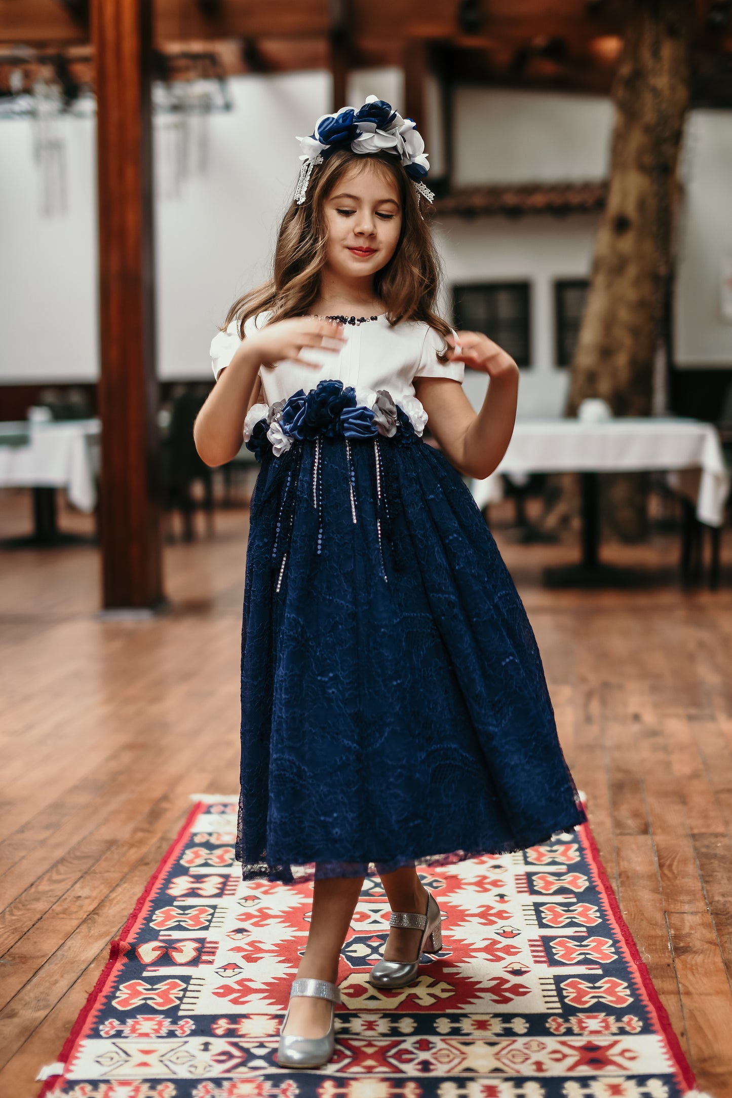 Minifashion, Festkjole til barn, blonderkjole i hvit og mørkeblå