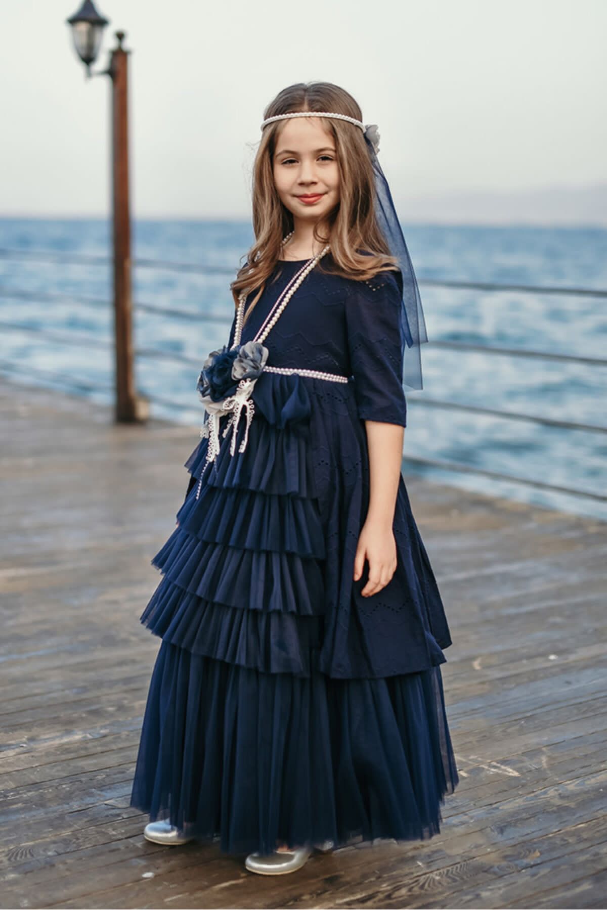 Minifashion, Festkjole til barn, tyll, mørkeblå med slør og vakker halskjede